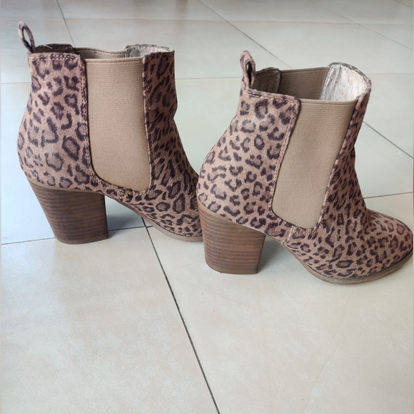 Forever New Chelsea Boots - Picture 5 of 5